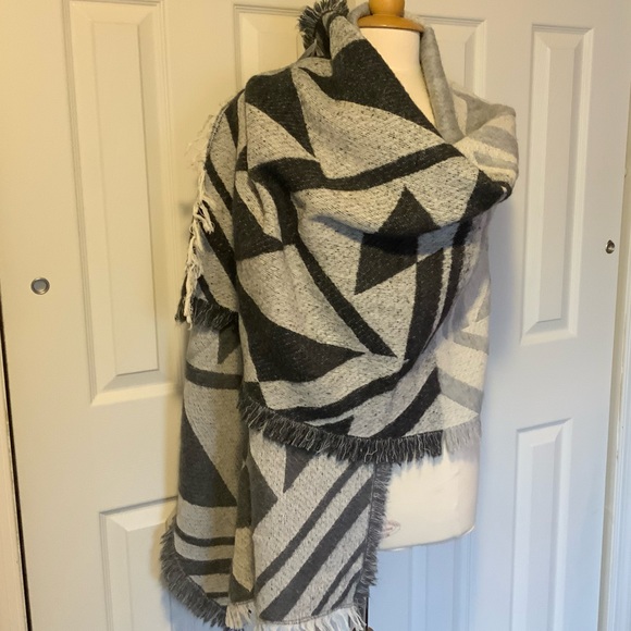Aeropostale Accessories - SOLD✔️Aeropostale Black & Gray Blanket  Scarf